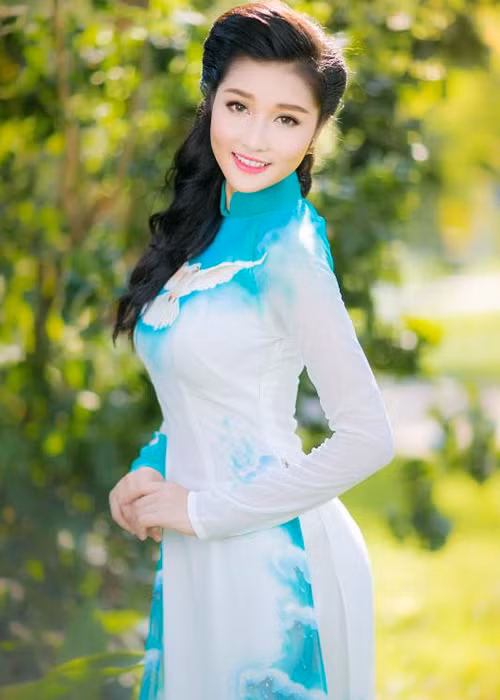 Sau khi đoạt vương miện Hoa hậu các dân tộc Việt Nam 2011, Triệu Thị Hà lên Sài Gòn lập nghiệp.