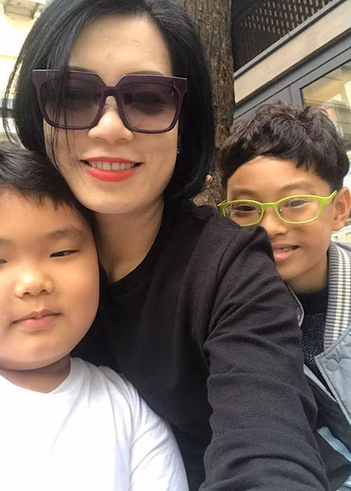 Vợ của Xuân Bắc đăng tải khoảnh khắc bình yên bên hai cậu con trai.