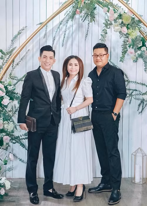 Sau đám cưới, Bảo Duy ở Việt Nam còn Thúy Oanh đi lại giữa Việt Nam và Australia để tiện cho công việc kinh doanh.