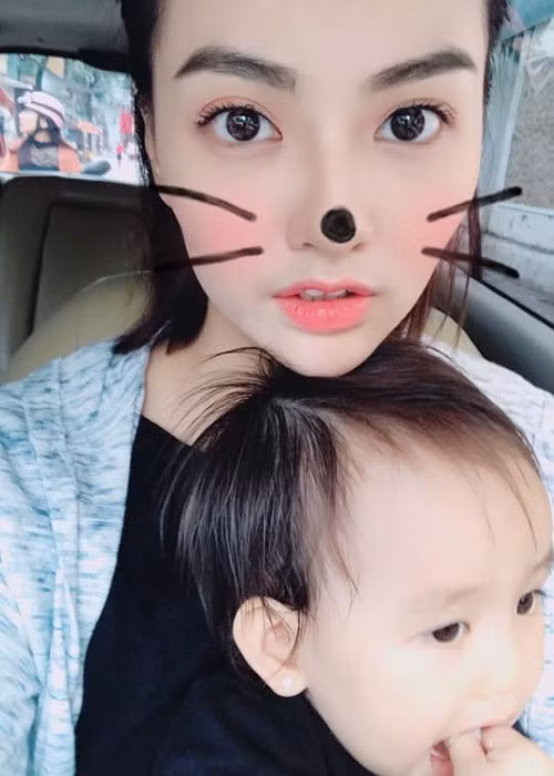 Tháng 4/2017, Hồng Quế bất ngờ bày tỏ cô oán hận bạn trai đã chối bỏ trách nhiệm làm cha. Ảnh: FBNV