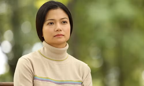 Kiều Anh với tạo hình người phụ xa xứ trong phim mới. Ảnh: VFC.