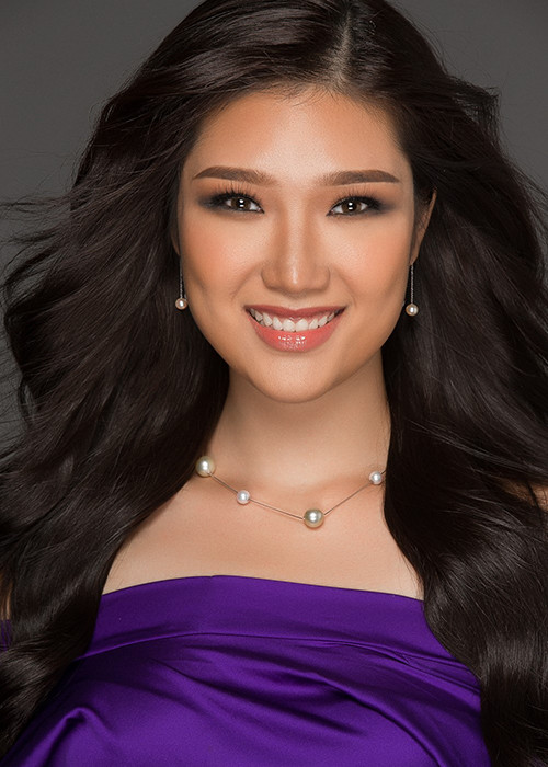 Lại Quỳnh Giang năm nay 21 tuổi, đến từ thủ đô Hà Nội. Để tham gia cuộc thi Hoa hậu Hoàn vũ Việt Nam 2017, cô đã nỗ lực giảm 17 kg trong vòng 1 năm. Hiện tại, Quỳnh Giang cao 1m75, có số đo 3 vòng 91-63-97.