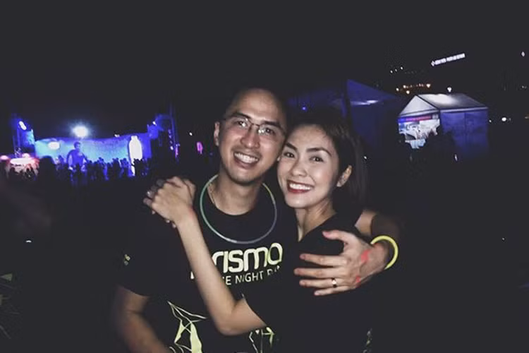 Mỗi khi bên Louis Nguyễn, nữ diễn viên phim “Bỗng dưng muốn khóc” luôn nở nụ cười đầy rạng rỡ.