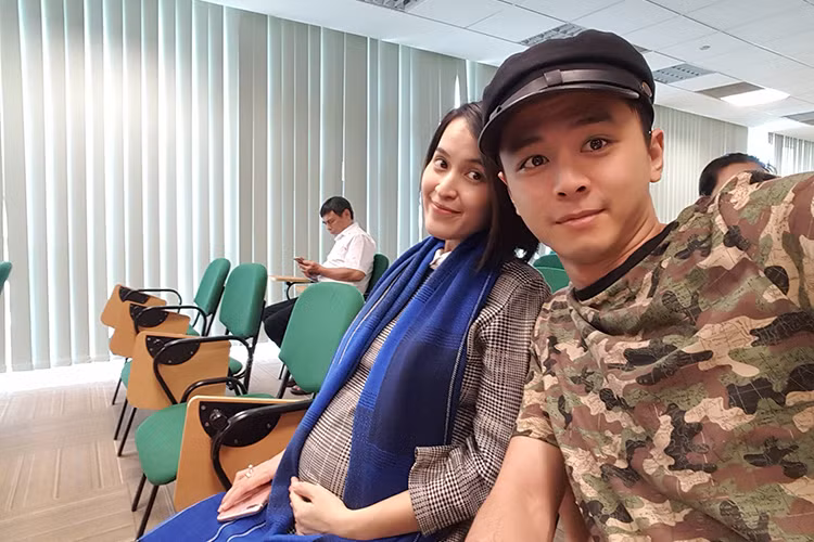 Cặp đôi sao Việt Tú Vi - Văn Anh tham gia lớp học tiền sản.