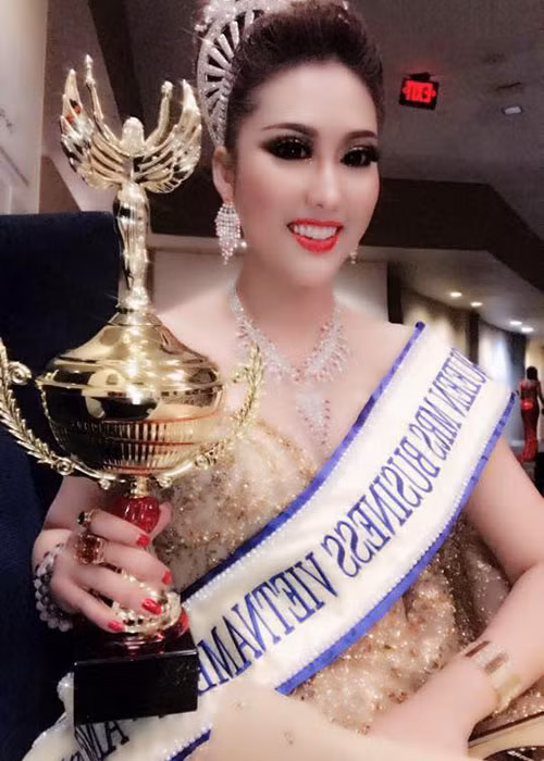 Trước đó, Phi Thanh Vân không ít lần trở thành tâm điểm của dư luận. Cách đây không lâu, Phi Thanh Vân vướng ồn ào thi chui.