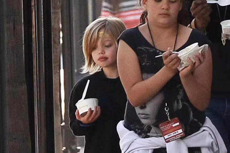 Brad Pitt và Angelina Jolie đều để bé Shiloh phát triển tự nhiên theo cá tính riêng chứ không áp đặt.