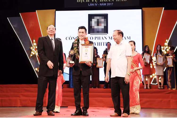 Giống vợ cũ Phi Thanh Vân, Bảo Duy mở công ty sản xuất mỹ phẩm. Trên trang cá nhân, anh liên tục khoe mát tay kinh doanh.