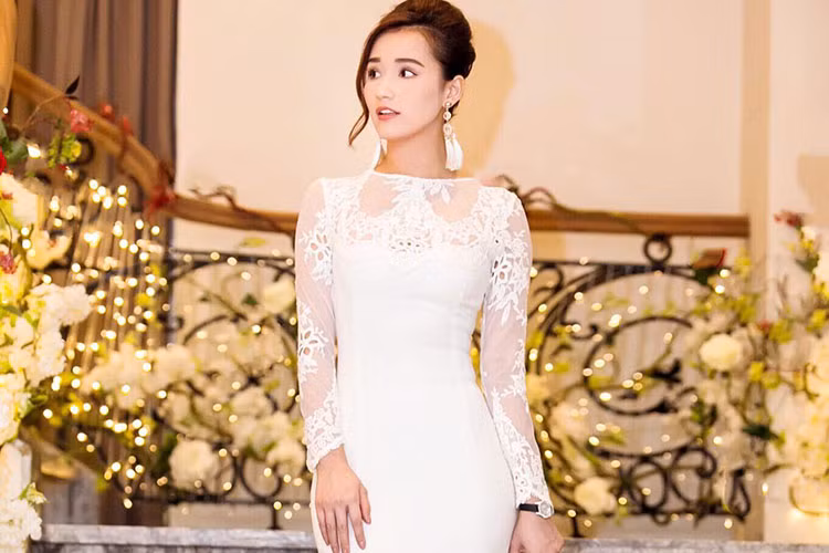 Lã Thanh Huyền hài hước chia sẻ: “Dành cả tuổi thanh xuân để đi event”.