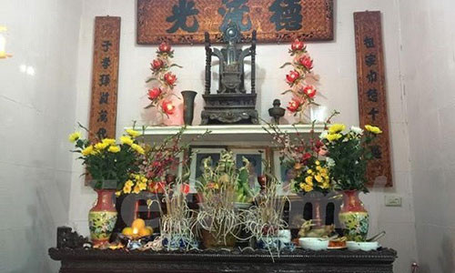 Bàn thờ gia tiên của gia đình Việt. (Ảnh: Vietnam+)