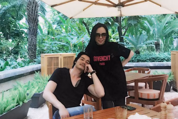 Sao Việt Quách Ngọc Ngoan cập nhật hình ảnh mới nhất bên bạn gái doanh nhân.