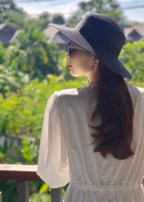 Ông xã của Đặng Thu Thảo cũng từng hài hước chia sẻ: "Tôi chưa bao giờ kiếm tiền để xài tiền... là bởi vì vợ con tui xài hết rồi".