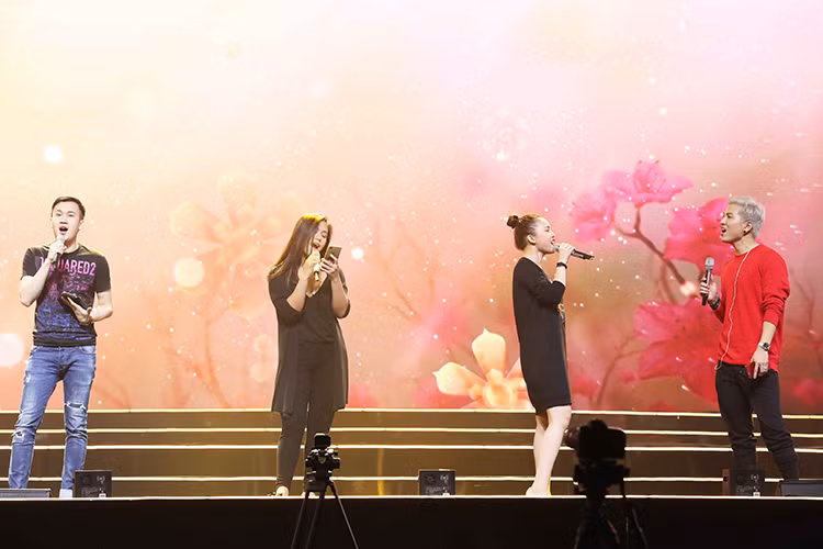 Phương Vy, Dương Triệu Vũ, Mai Tiến Dũng, Giang Hồng Ngọc còn kết hợp cùng nhau qua liên khúc xuân.