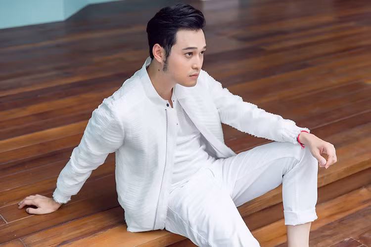 Ở tuổi 36, Quang Vinh vẫn giữ được vẻ trẻ trung cùng tính cách điềm đạm.