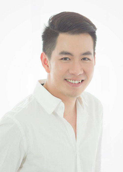 Hồ Trung Dũng khiến fans nữ xao xuyến bởi nụ cười duyên dáng với chiếc răng khểnh.