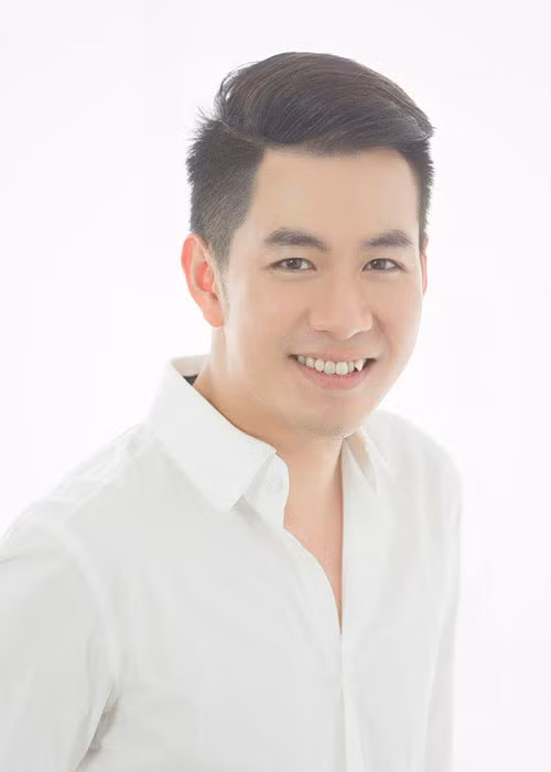 Hồ Trung Dũng khiến fans nữ xao xuyến bởi nụ cười duyên dáng với chiếc răng khểnh.