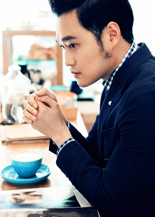 Hình ảnh điển trai của nam ca sĩ khiến fan đổ gục..