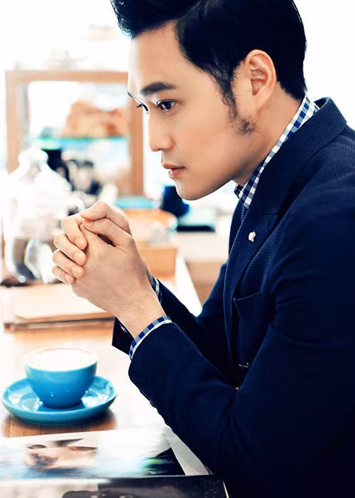 Hình ảnh điển trai của nam ca sĩ khiến fan đổ gục..