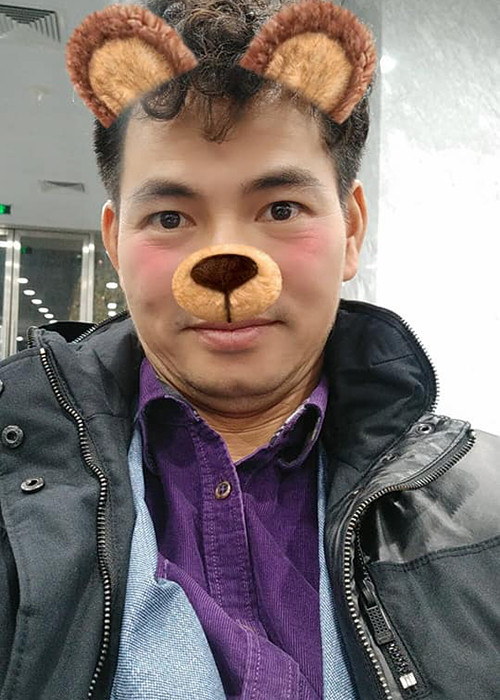 Xuân Bắc khoe hình ảnh của anh ở hậu trường Táo quân 2018 kèm chú thích hài hước: "Mình thật ngây thơ giữa bầy hổ báo".