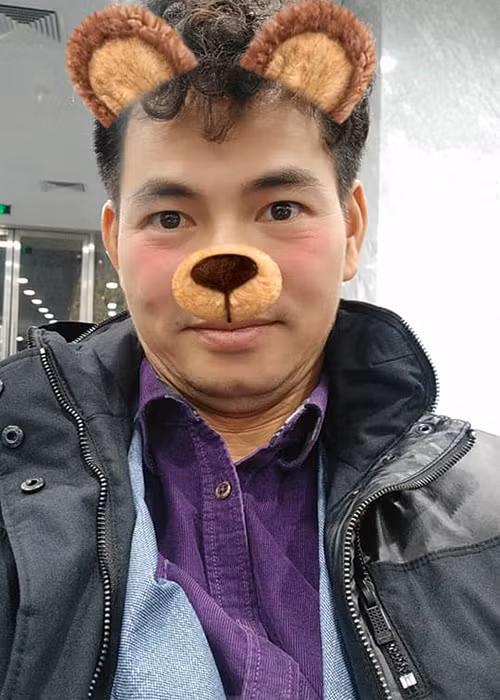 Xuân Bắc khoe hình ảnh của anh ở hậu trường Táo quân 2018 kèm chú thích hài hước: "Mình thật ngây thơ giữa bầy hổ báo".