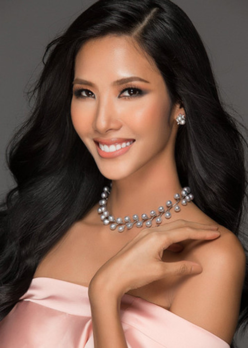 Tại cuộc thi Hoa hậu Hoàn vũ Việt Nam 2017, Hoàng Thùy có chỉ số hình thể khá chuẩn: chiều cao 1m77, số đo 3 vòng 80-61-92. Ảnh: BTC