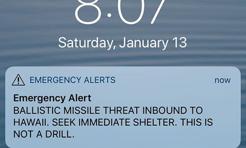 Thông báo giả về tên lửa đạn đạo được phát đến điện thoại người dân ở Hawaii. Ảnh: Twitter/Vox.