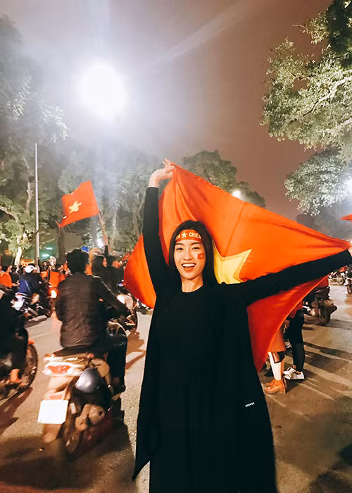 Đỗ Mỹ Linh chia sẻ, cô rất tin tưởng U23 Việt Nam chiến thắng U23 Uzbekistan để đoạt cúp U23 châu Á.