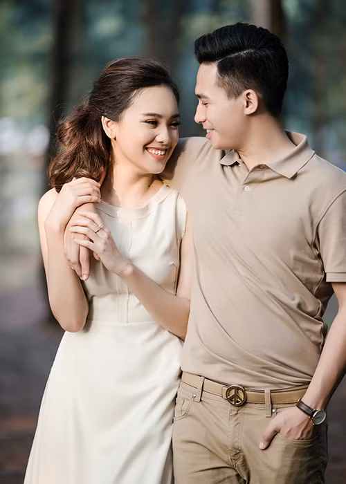 Đông đảo bạn bè gửi lời chúc mừng Tố Như đã tìm được bến đỗ bình yên.