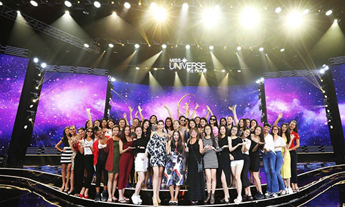 Dàn thí sinh Hoa hậu Hoàn vũ Việt Nam tổng duyệt cho chung kết. Ảnh: Fanpage