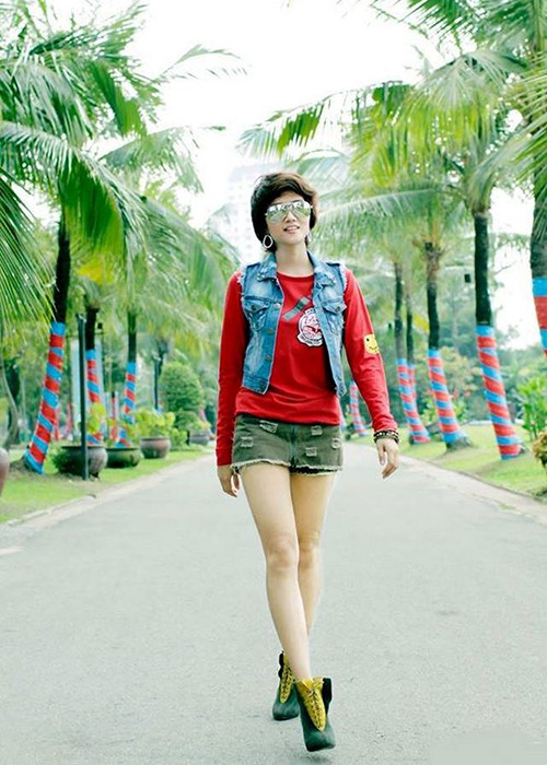 “Trước, trong và sau khi đăng quang cô ấy vẫn là như thế, vẫn một trái tim nhân ái và thật thà”, Hồng Ánh dành lời khen cho H’hen Niê. Ảnh: Tiền Phong