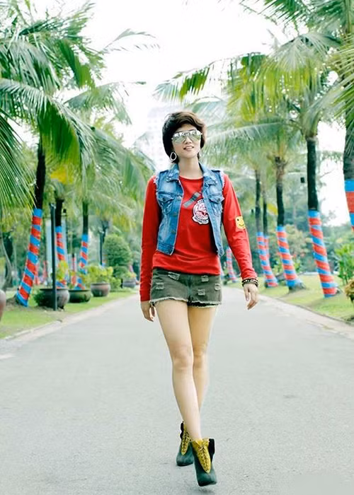 “Trước, trong và sau khi đăng quang cô ấy vẫn là như thế, vẫn một trái tim nhân ái và thật thà”, Hồng Ánh dành lời khen cho H’hen Niê. Ảnh: Tiền Phong