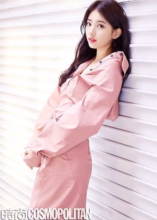 Ngoài ca hát, Suzy còn đóng phim. Hiện, cô là gương mặt được nhiều đạo diễn Hàn săn đón.