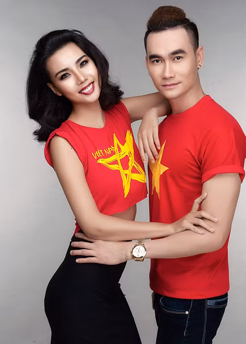 Trước đó, chân dài 9x từng lên tiếng cổ vũ U23 Việt Nam: "Hy vọng mọi điều thuận lợi tới với các em. Cả nước đang hướng về các em, dù thắng hay không thắng thì các em cũng rất tuyệt vời".