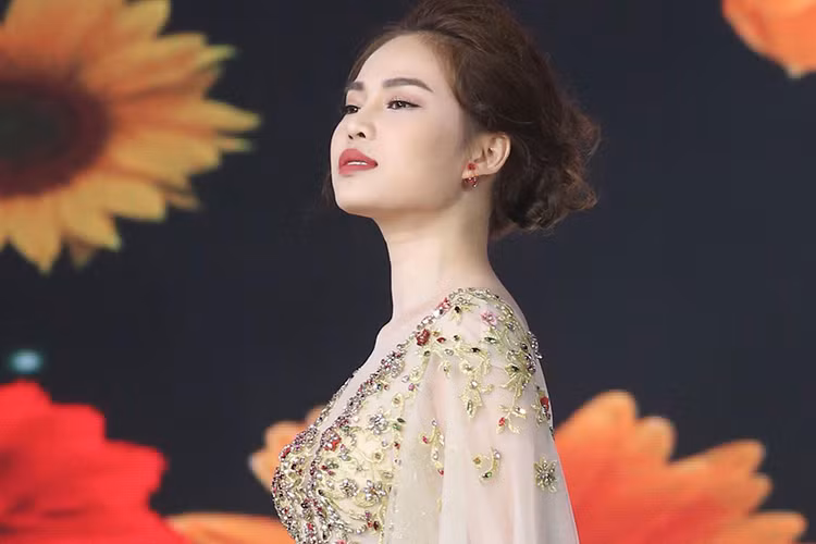 Giang Hồng Ngọc không đồng tình cách nhận xét của Lệ Quyên. Cô còn phân trần chỉ muốn được thành công như Lệ Quyên chứ không phải muốn là bản sao.