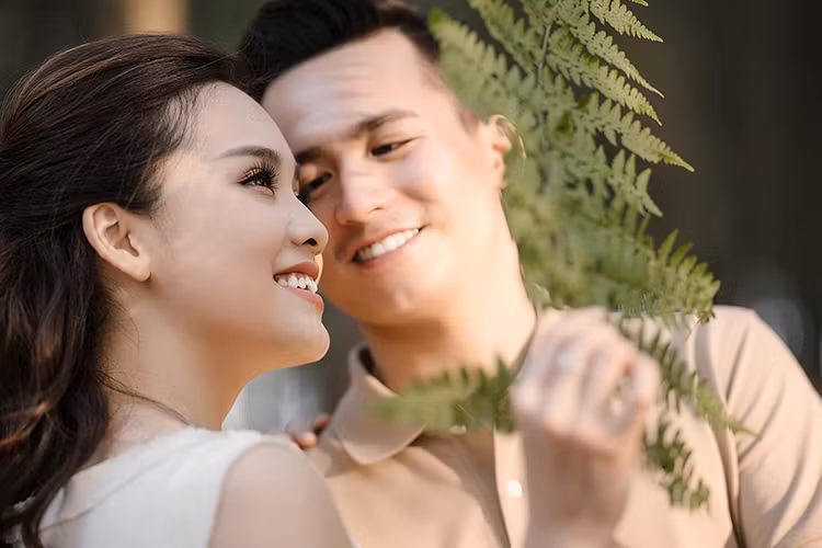 Chuyện tình giữa Tố Như và Trần Trung Hiếu nhận được sự ủng hộ của gia đình hai bên và bạn bè thân thiết.