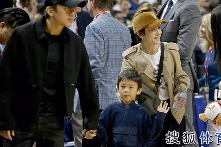 Có một sự nghiệp vững chắc cùng tổ ấm hạnh phúc bên chồng và các con, Tôn Lệ được xem là ngôi sao tuổi Tuất thành công bậc nhất Cbiz. Ảnh: Sohu