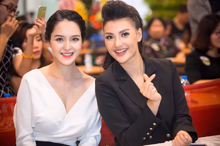 "Gái một con" Hồng Quế đọ sắc cùng Hoàng Anh khi cùng tham gia một sự kiện vào tháng 11/2017. Ảnh: FBNV