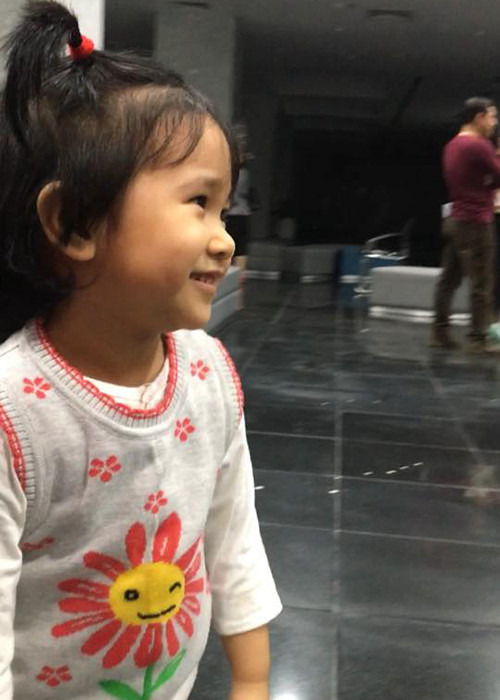 Hình ảnh nhóc tì nhà Tự Long hiếu động ở hậu trường Táo quân 2018.