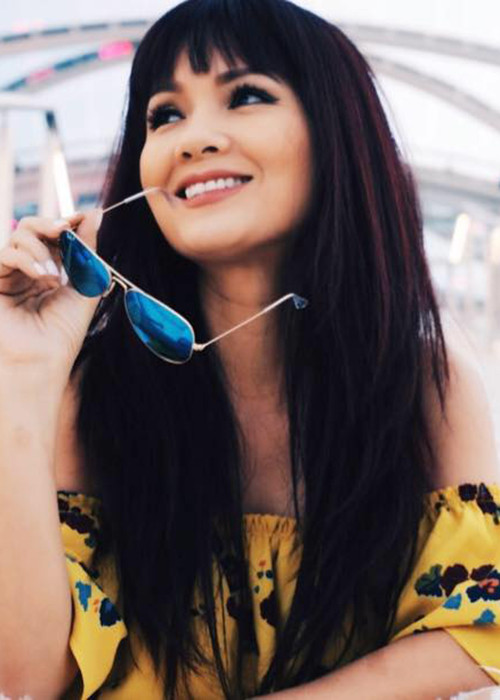 Từng trải qua 3 lần sinh nở, Kiều Khanh vẫn giữ được vóc dáng thon gọn. Ảnh: FBNV