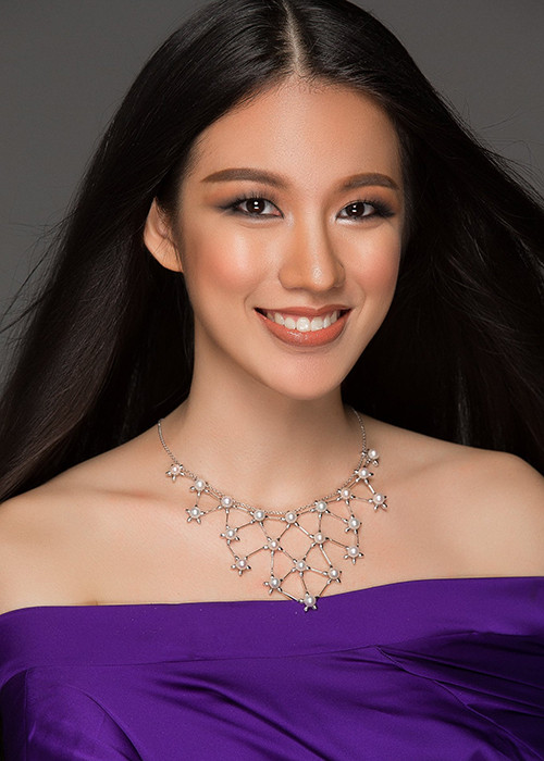 Trong dàn người đẹp được đánh giá cao trước đêm chung kết Hoa hậu Hoàn vũ Việt Nam còn có Vũ Thị Tuyết Trang. Cô cao 1m71, có số đo 3 vòng 80-63-89. Tuyết Trang đang là sinh viên trường Đại học Ngoại thương. Tại cuộc thi, cô nổi bật như một hiện tượng về “vẻ đẹp tri thức”.