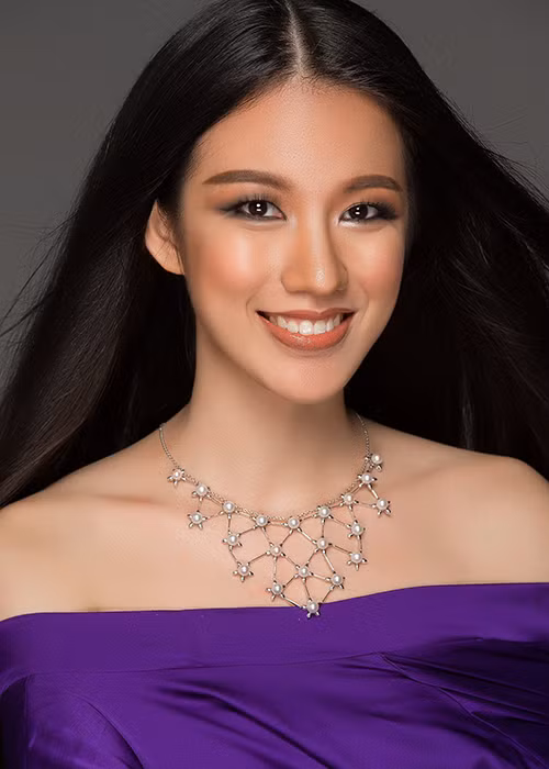 Trong dàn người đẹp được đánh giá cao trước đêm chung kết Hoa hậu Hoàn vũ Việt Nam còn có Vũ Thị Tuyết Trang. Cô cao 1m71, có số đo 3 vòng 80-63-89. Tuyết Trang đang là sinh viên trường Đại học Ngoại thương. Tại cuộc thi, cô nổi bật như một hiện tượng về “vẻ đẹp tri thức”.