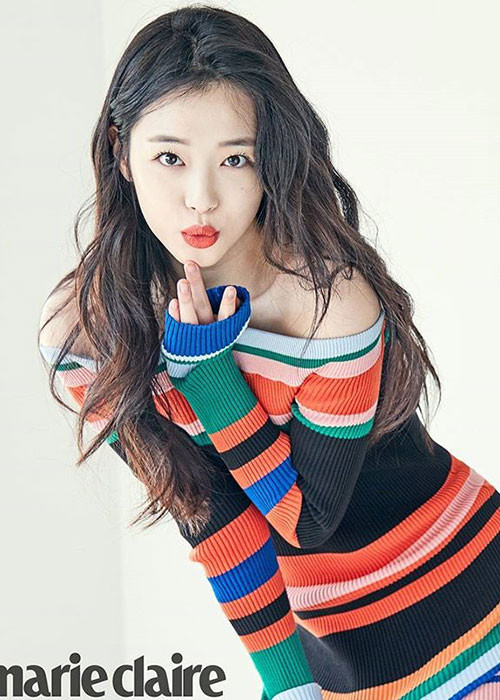 Bằng tuổi ca sĩ kiêm diễn viên Suzy, Sulli cũng là nữ ca sĩ đẹp tự nhiên. Ngay từ tấm bé, Sulli đã xinh xắn, dễ thương.