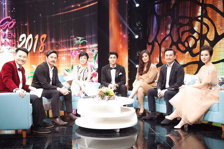 Trong chương trình, Thanh Mai chia sẻ kỷ niệm về những tháng ngày dài quay phim “Tình khúc bạch dương” ròng rã ở cả Việt Nam và nước ngoài. Cô cũng cho biết, khi nhận được lời mời tham gia bộ phim và đọc qua kịch bản, cô hoàn toàn bị thuyết phục bởi kịch bản rất giàu cảm xúc, nhân văn.