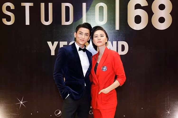 Ngô Thanh Vân chia sẻ hình ảnh bên Isaac kèm chú thích: “Ai đẹp trai hơn đây”.