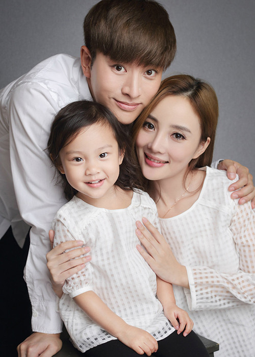 Lý Tiểu Lộ và Giả Nãi Lượng nên duyên từ một bộ phim đóng chung vào năm 2010. Cho đến nay, cặp đôi đã có 6 năm sống chung một nhà. Ảnh: Sina