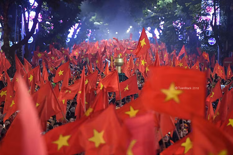 Thu Minh gửi lời nhắn nhủ U23 Việt Nam: “Khoảnh khắc không thể nào quên của dân tộc! Đội tuyển U23 Việt Nam, các bạn quá tuyệt vời! Các bạn là những "báu vật" của quốc gia - hãy tiếp tục kiên cường, quả cảm, bình tĩnh như vậy trong thứ 7 này nhé”.