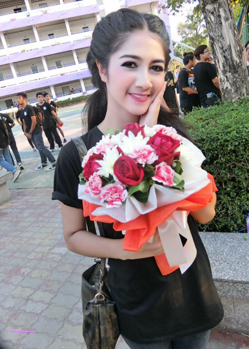 Ngoài đời, Panpaporn Sookdee vốn là cô gái trẻ trung, năng động đúng với lứa tuổi 19 của mình.