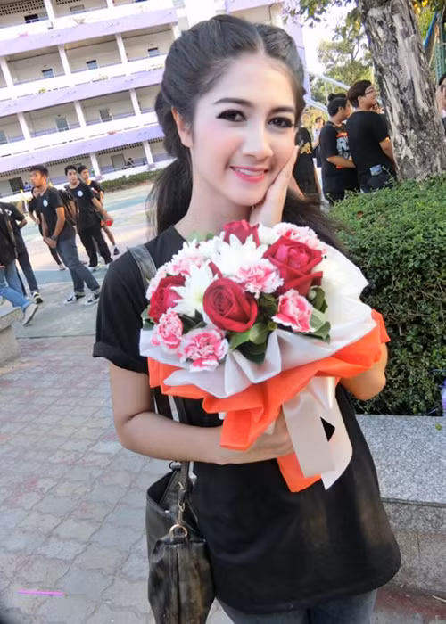 Ngoài đời, Panpaporn Sookdee vốn là cô gái trẻ trung, năng động đúng với lứa tuổi 19 của mình.