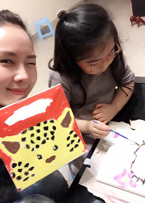 Sau khi lấy chồng, Hồng Diễm lui về ở ẩn. Chỉ khi 2 con cứng cáp, cô mới trở lại đóng phim.