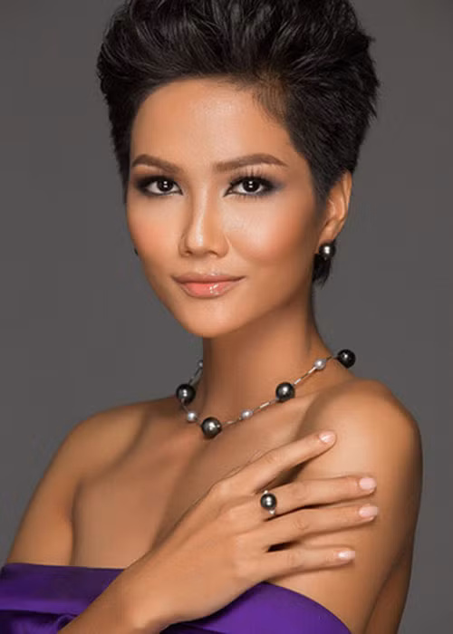 Sau Vietnam’s Next Top Model, H’Hen Niê đăng ký tham gia cuộc thi Hoa hậu Hoàn vũ Việt Nam 2017.