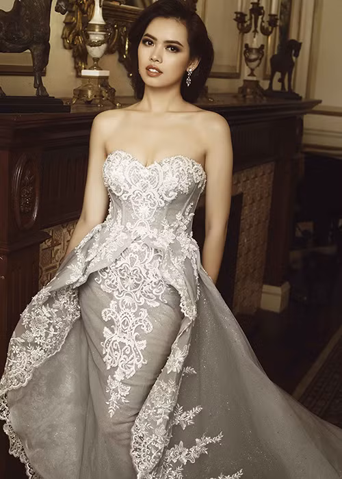 Trước đó, bộ ảnh chân dung và bikini của thí sinh cũng được tiết lộ.